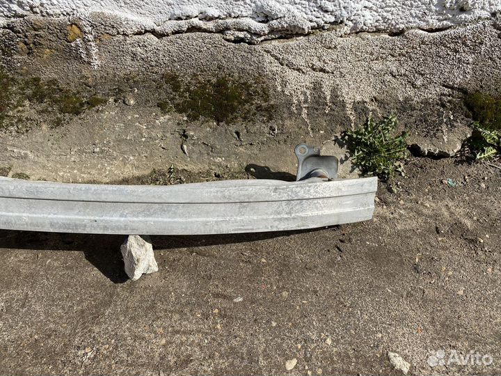 Усилитель переднего бампера Audi TT 8N