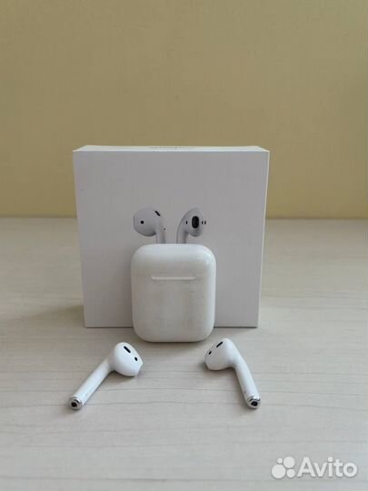 Apple AirPods (2-го поколения)