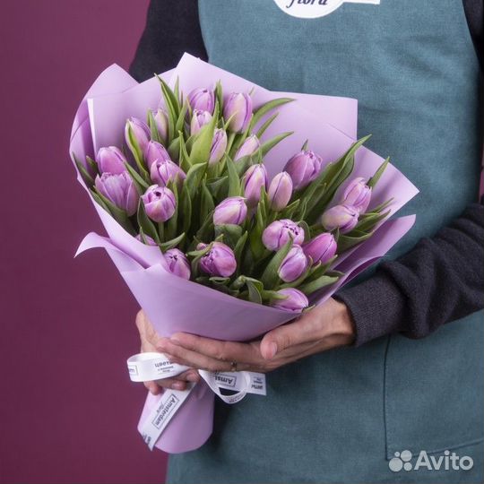 Букет из фиолетовых тюльпанов