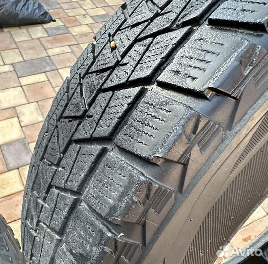 Bridgestone Blizzak DM-V2 225/65 R17