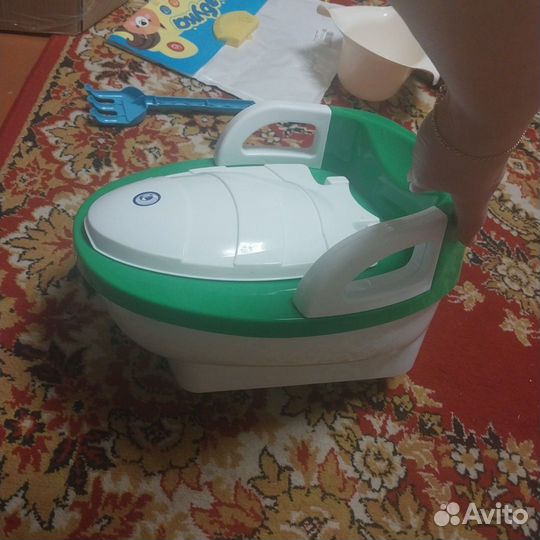 Детский горшок в виде унитаза