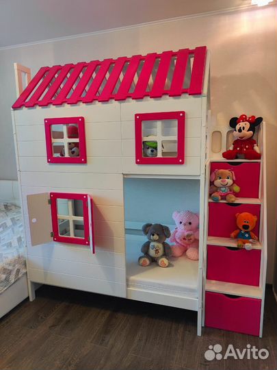 Детская двухярусная кровать домик