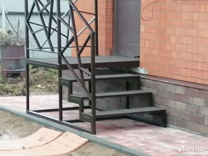 Лестница на второй этаж под ключ