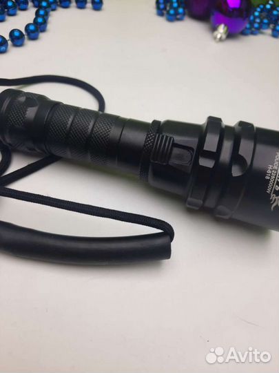 Фонарь для дайвинга. жёлтый