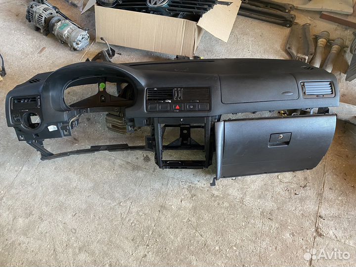 Торпедо приборная панель vw jetta 4 bora
