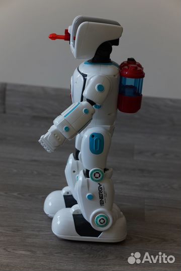 Робот на пульте управления детский