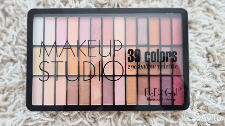 Палетка теней для век новая