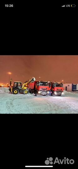 Уборка снега трактором