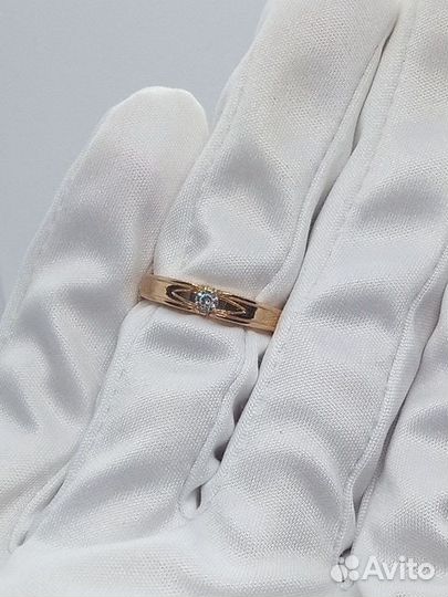 Кольцо с синтетическим камнем Золото