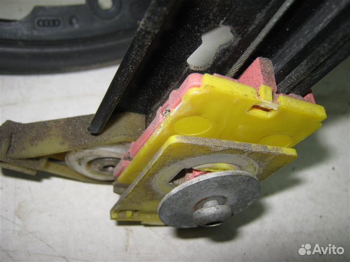 Стеклоподъемник электрический передний левый Audi