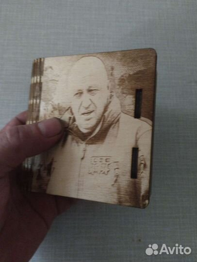Портсигар сделан из дерева