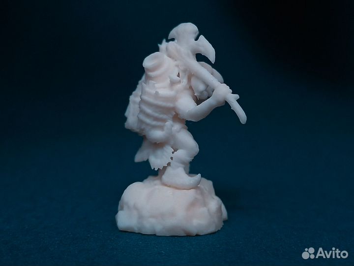 Гоблин с топором и сигарой миниатюра DnD