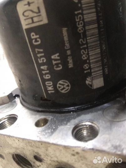Блок ABS (насос) VW Touran 2010