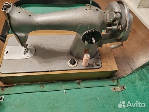 Швейная машинка Чайка
