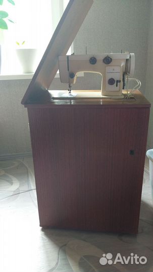 Швейная машина Чайка 143
