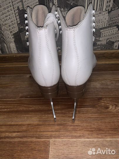 Фигурные коньки jackson