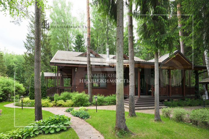 Дом 239 м² на участке 33,5 сот.