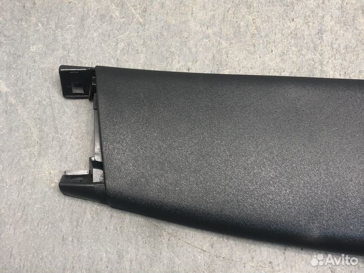 Обшивка ниж правой средней стойки Citroen c3