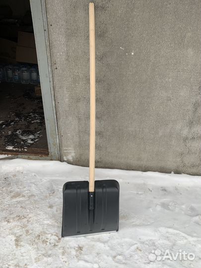 Лопата для уборки снега