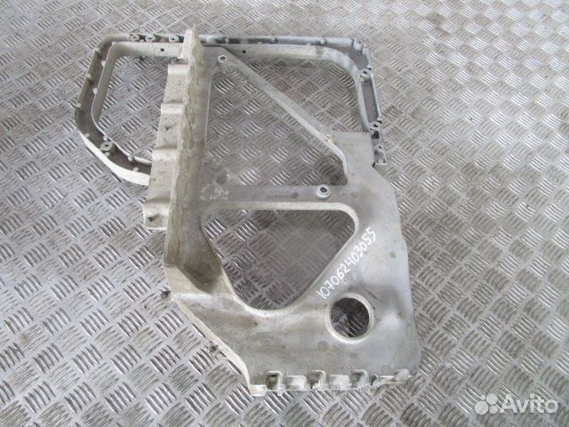 Кронштейн ящика АКБ Volvo 22899979