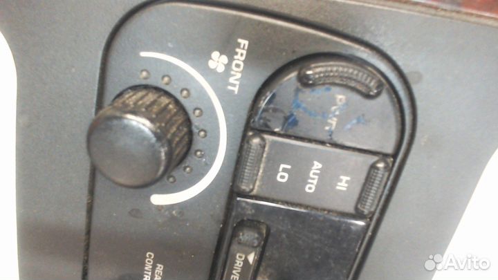 Рамка под магнитолу Chrysler Town-Country, 2001