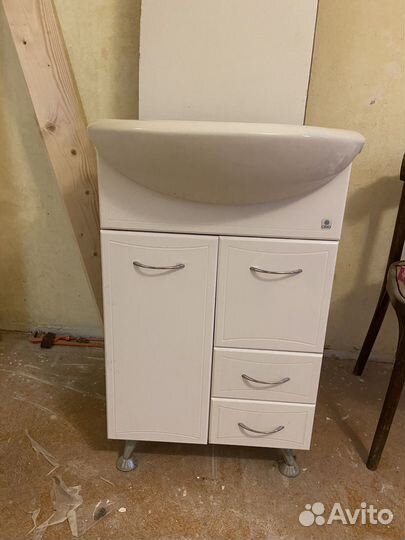 Раковина с тумбой