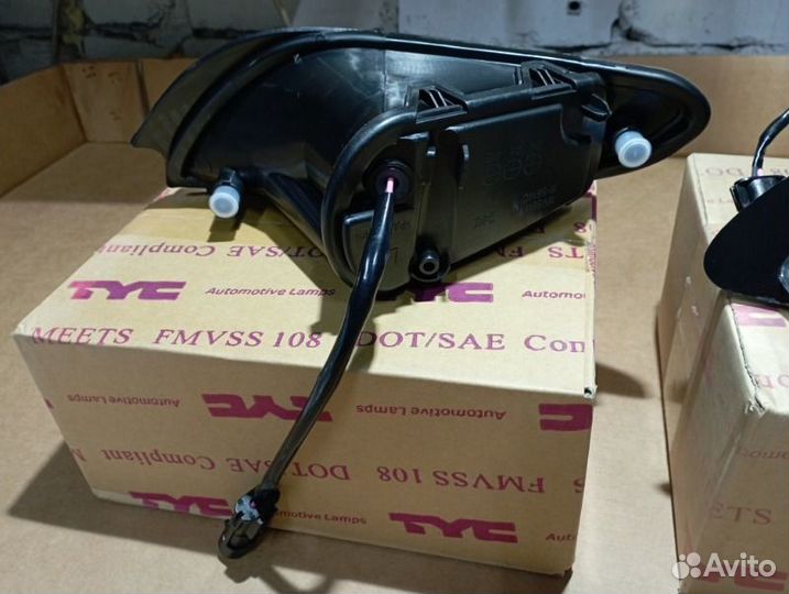 Фара противотуманная птф левая Chrysler 300M