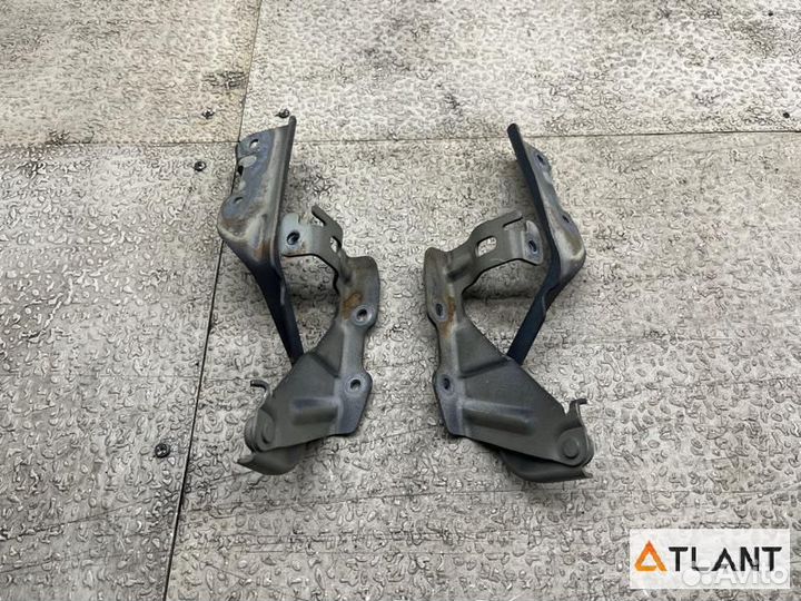 Петля капота subaru R2