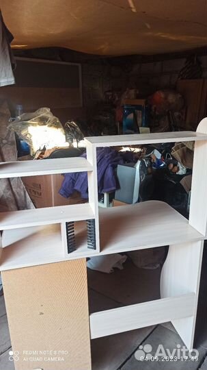 Стол состояние 4+повреждения с низу стола