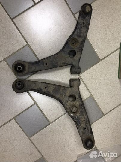 Рычаг нижний lancer 9