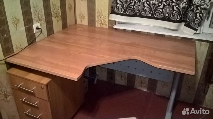 Компьютерный стол