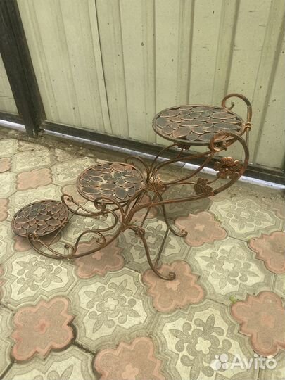 Подставка металлическая для цветка