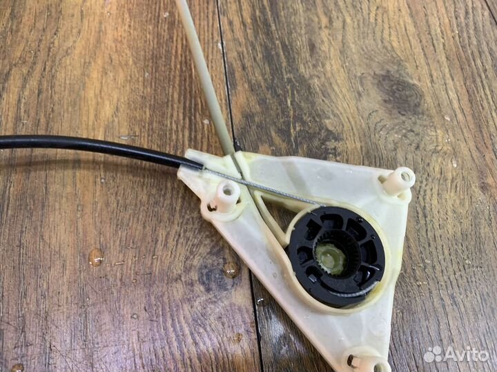 VW Роlо Sеdаn Стеклоподъемник электр. задний RH