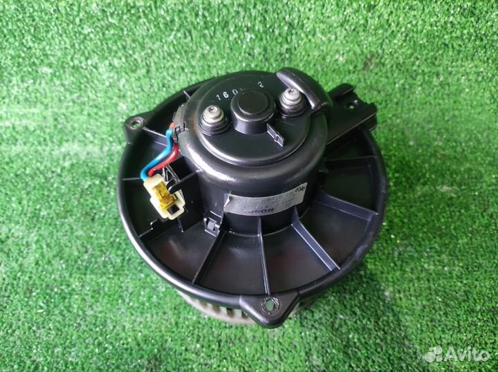 Mitsubishi carisma моторчик отопителя печки