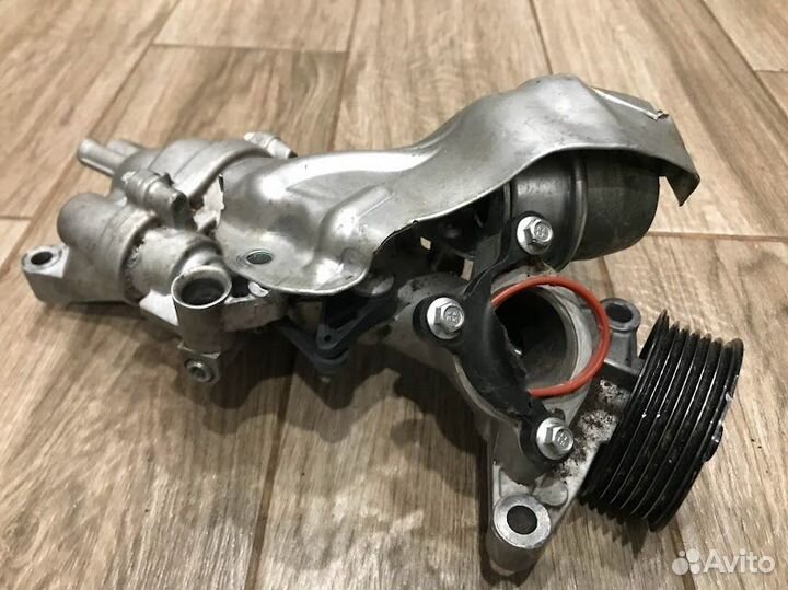 Насос водяной Mercedes-Benz