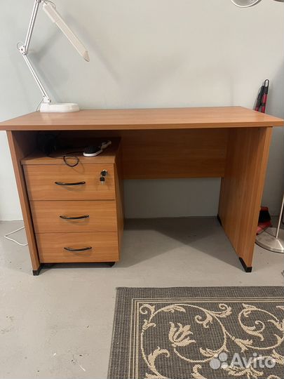 Письменный стол