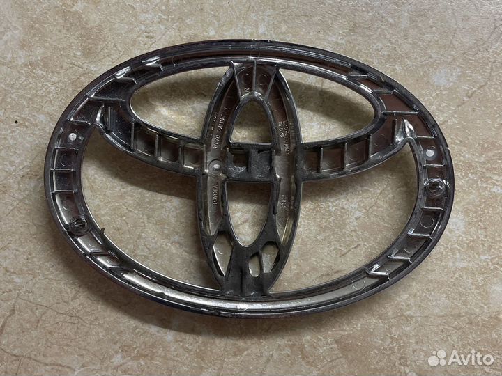 Эмблема Toyota Оригинал