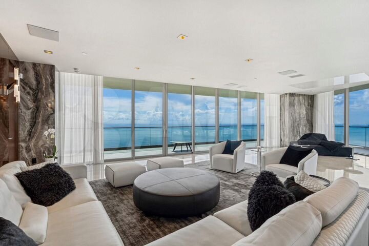 3-к. квартира, 105 м², 12/27 эт.