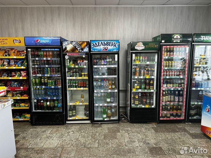 Продуктовый магазин и кафе/банкетный зал