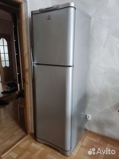 Холодильник indesit