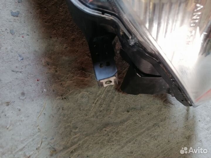 Фара Toyota Land cruiser 200