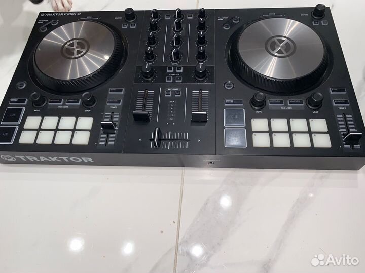 DJ контролер Traktor Kontrol S2 MK3