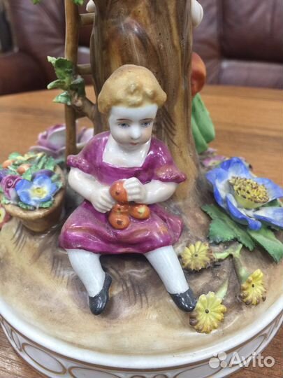 Парные статуэтки из фарфора под светильник