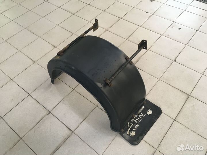 Isuzu elf подкрылок задний левый