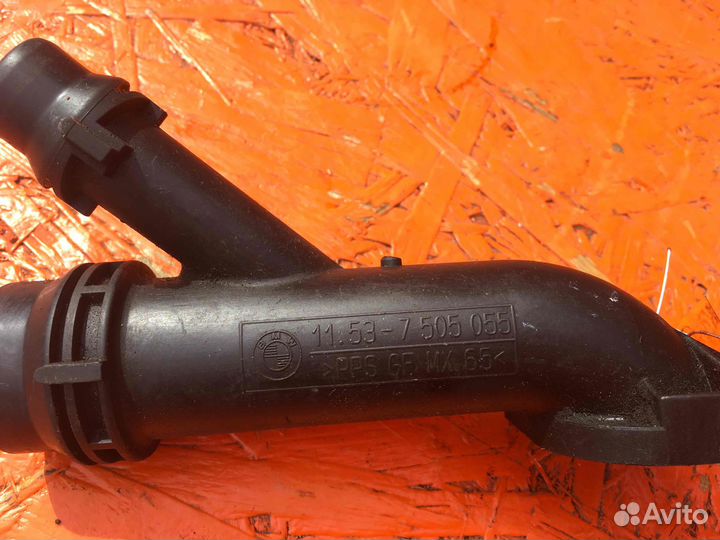 Фланец (тройник) системы охлаждения BMW 3 серия