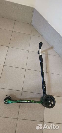 Самокат трехколесный