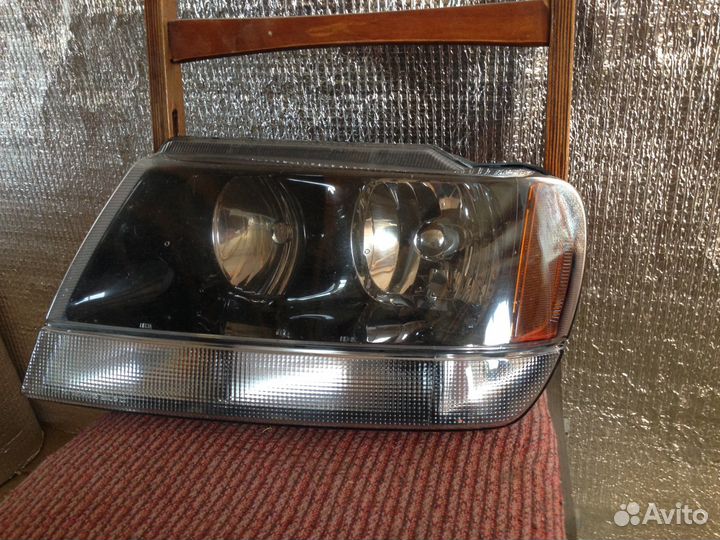 Продаю фары б/у на Джип Гранд Черокки