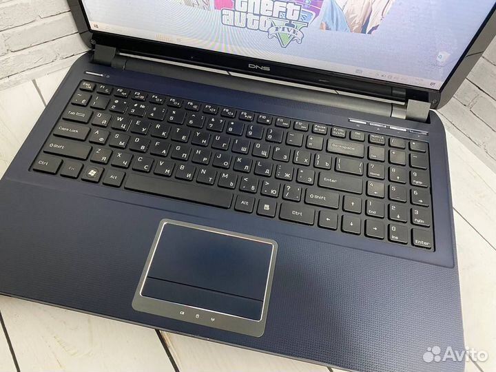 Игровой ноутбук DNS i7/8Gb/2видеокарты/SSD+HDD