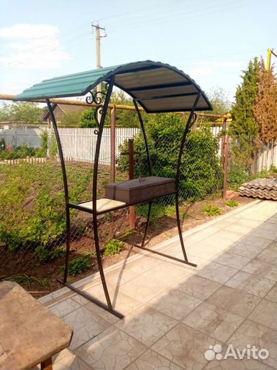 Мангал с крышей