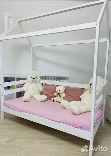 Детская кроватка домик